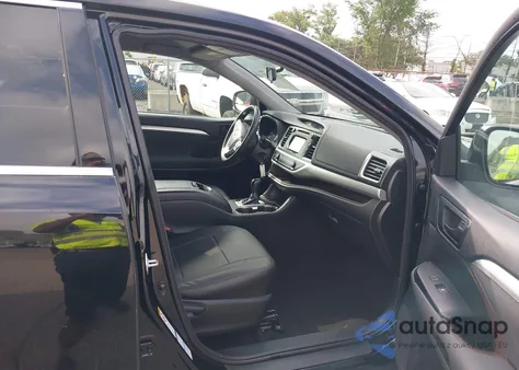 2016 Toyota Highlander Le/Le Plus z USA, uszkodzony, nr VIN 5TDBKRFH2GS279608